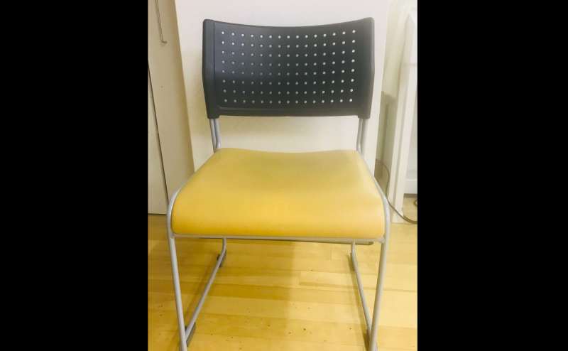 背もたれ椅子　17脚