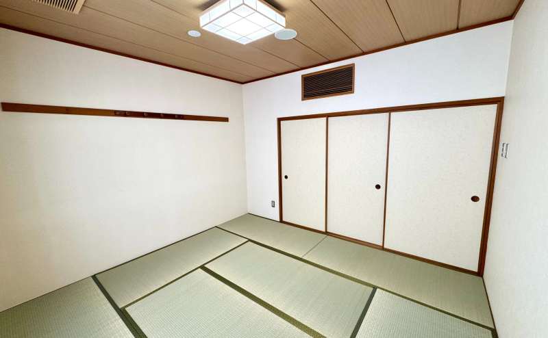 【8畳の広さがある和室です。】