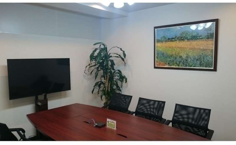 テレビ会議設備のある会議室B。同時にレンタルできます。お問い合わせください