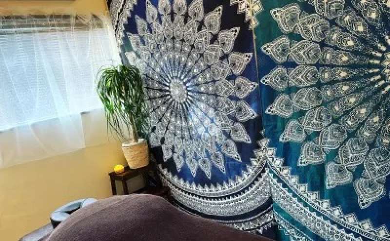 こちらはドアのある個室スペース【ベッドC】です。オイルトリートメントにぴったりです。ご予約は別プランからお願いします