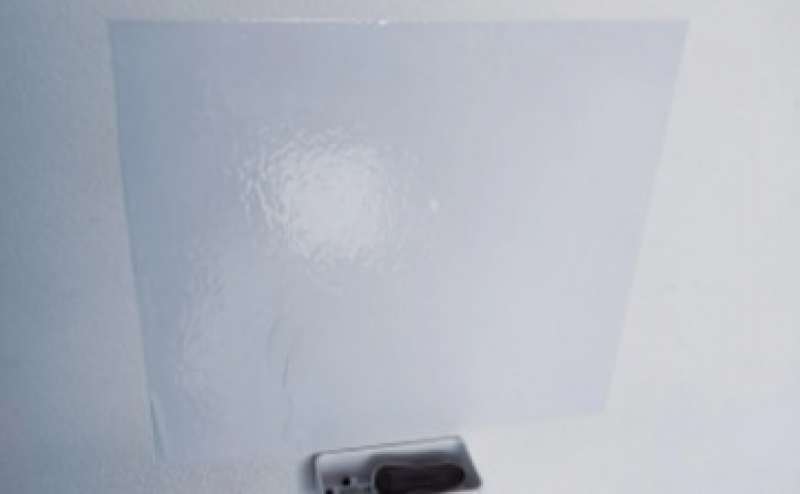 壁付けのホワイトボードを完備しております