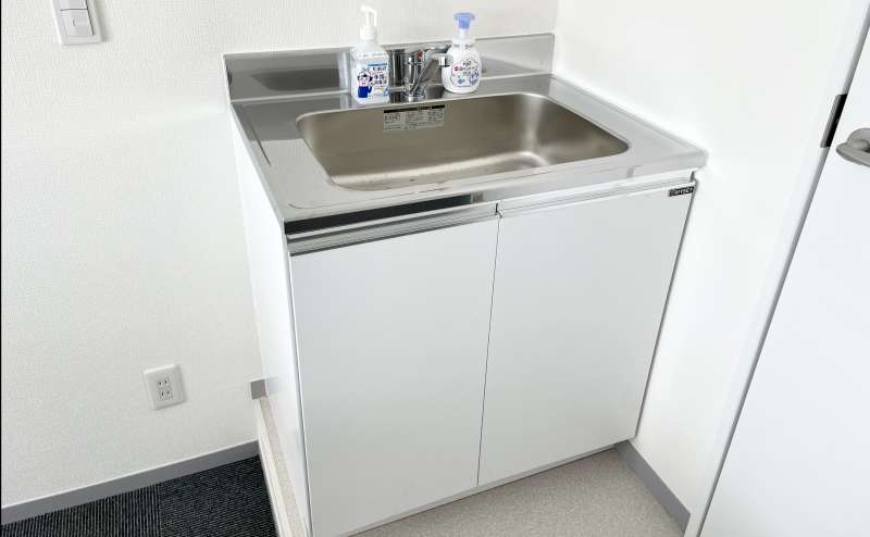 【室内には独立した流し台があり、ハンドソープをご用意しています】 - TIME SHARING 新宿御苑前 オリエント新宿1001の写真