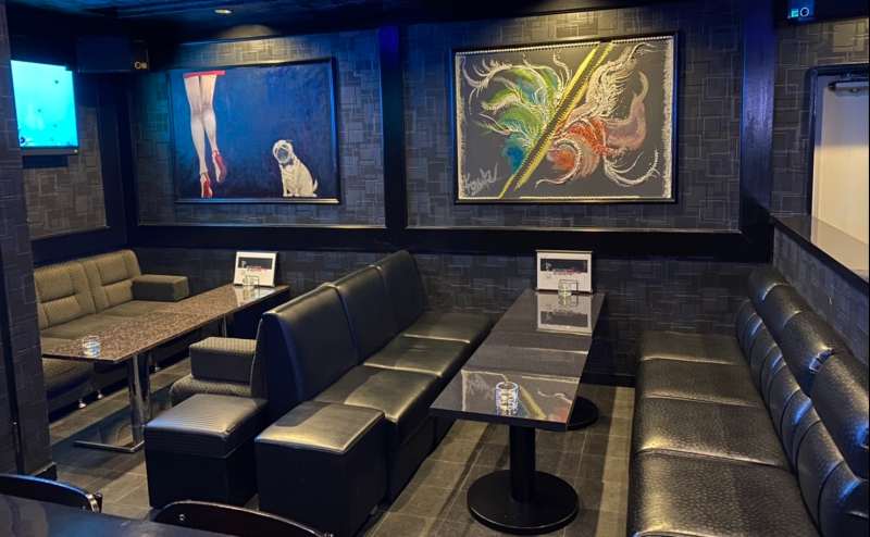 合計22名着座できます。 カウンター8席・8名用ボックス席・6名用ボックス席