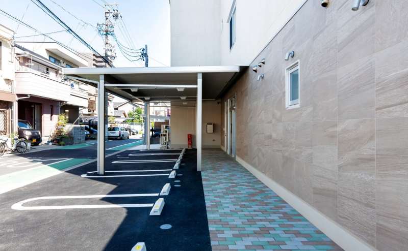 駐車場は３台分ございます。ご予約ください