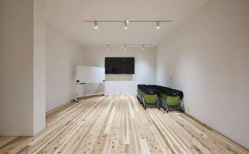 85インチPC接続用ディスプレイ無料でご利用いただけます。WiFi接続済みです