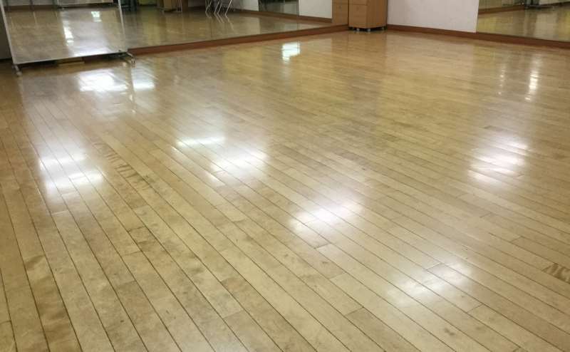 踊り易い桜木のフロア