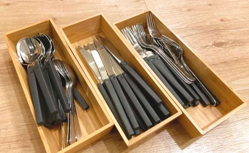 カトラリー類です。ご自由にご利用ください