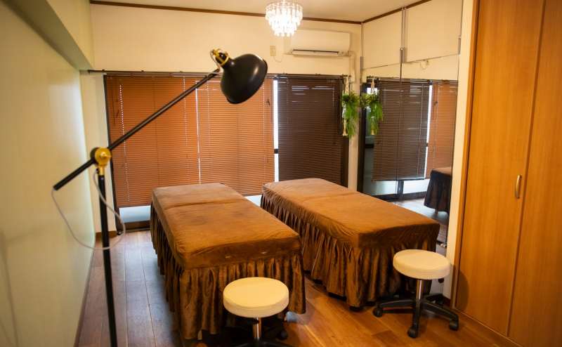 お部屋です（サロンレイアウト）。 ※こちらが当スペースの基本レイアウトとなります。ご利用後はこちらの状態に戻してご退室ください。