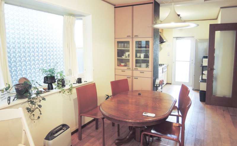 ダイニングでヘアメイク、フィッティングなどしていただけます