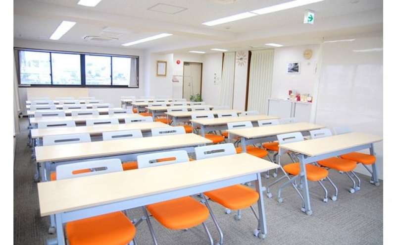 3人かけテーブルで最大42席です。