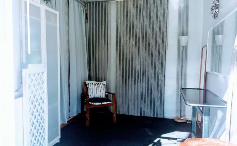 内装を白とグレーに一新しました。スタイリッシュな空間です