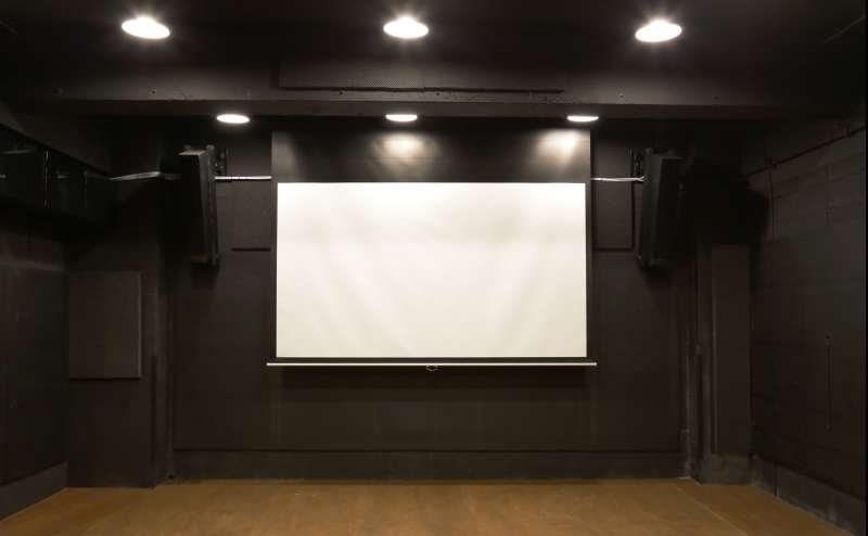 スペース内①※スクリーン使用時