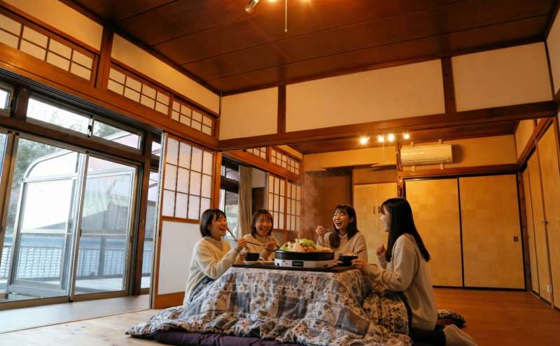 電気調理鍋があり鍋パーティー可能