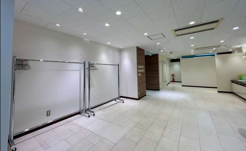 【入口は白を基調とした綺麗な内装です】 - TIME SHARING 渋谷東口 渋谷TRビル2Fの写真