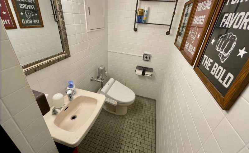 【共用廊下内：男女共用トイレ（個室×1）】 - TIME SHARING 田町赤羽橋 8Aの写真