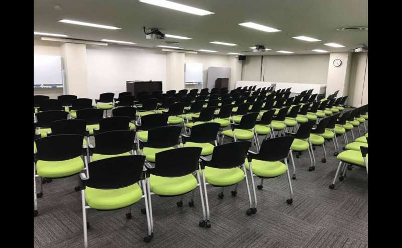 シアター形式/最大120名