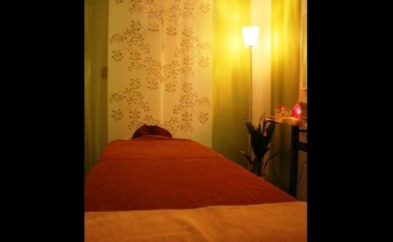 ブラインドとカーテンを使えばプライベート空間に。サロンとしてのご利用も