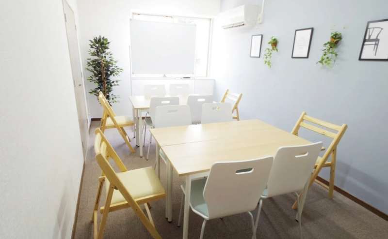 グループワークやワークショップにも。島型レイアウトが可能です