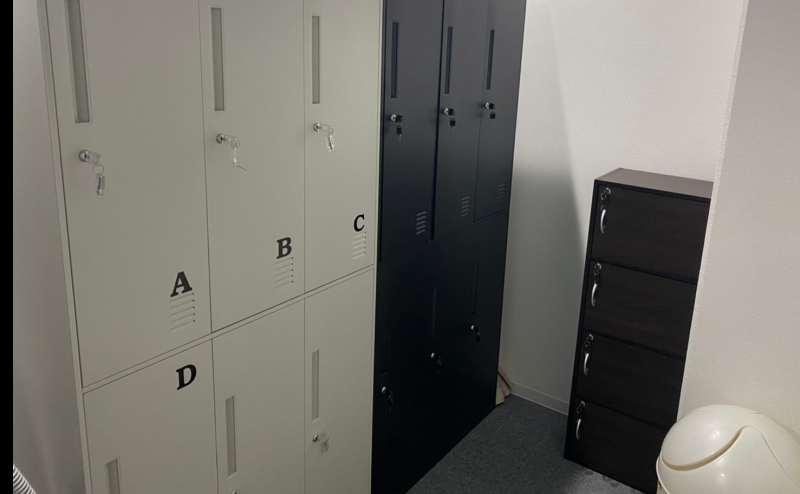 ロッカールームではお客様やスタッフのお着替えが可能です。(無料)