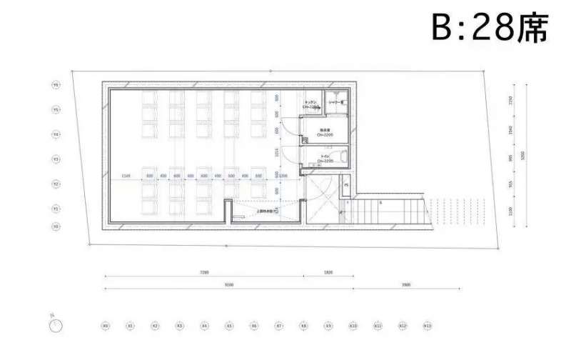 間取り図及び椅子設営図です。ホワイトボードもあります。室内はシューズも可能。レイアウトは自由です