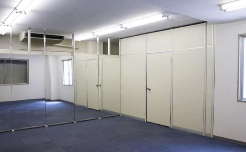 レンタルスペース 【北浜駅徒歩2分】壁面ミラー完備！リーズナブルな駅近ダンススタジオ☆イベント  教室  グループも個人利用も可☆SOHO BOX 北浜内