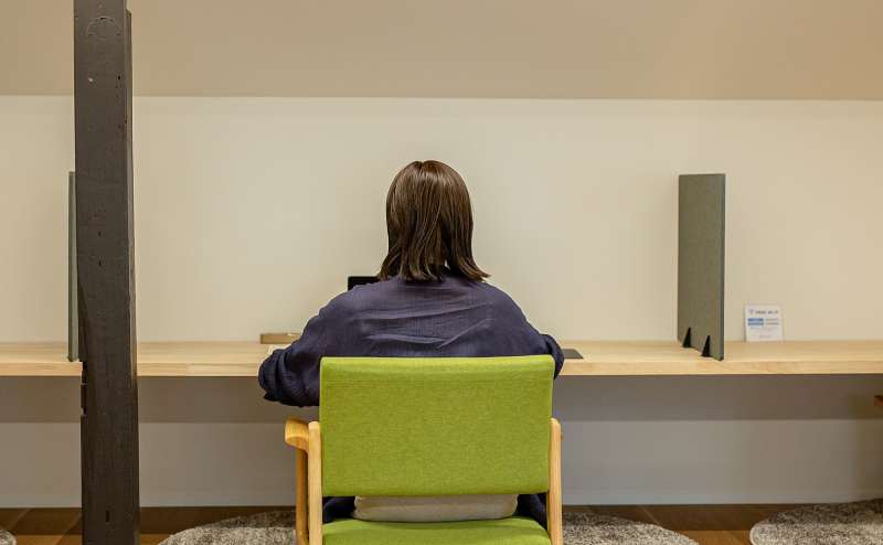 パーティションで区切られたパーソナル空間