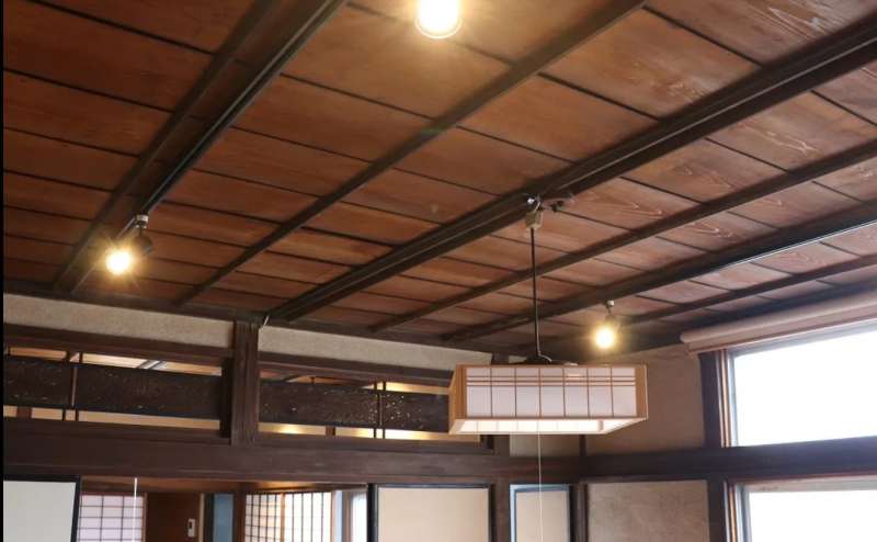 撮影スタジオとして使われていたスペース。スポットライトもございます。レトロな写真や動画の撮影に