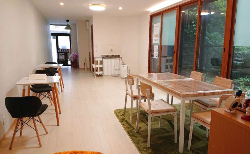 縦長の広い会場です