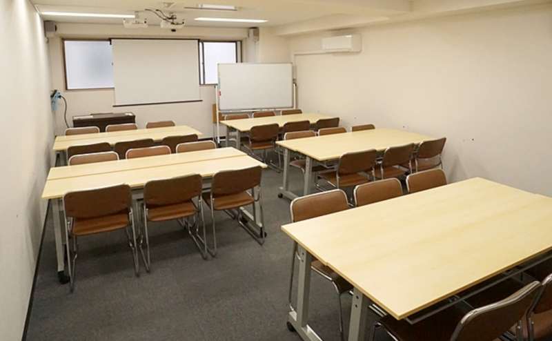 グループワークや勉強会にぴったりです。飲食自由。お弁当の配達もございますのでご予約ください