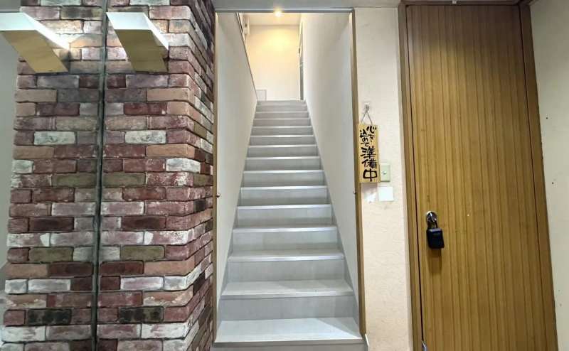 【階段で3階までお上がりください】