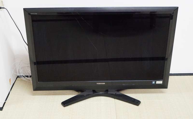 37インチのモニターです。