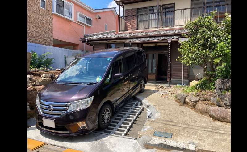※２０２２年４月庭に駐車場が１台分増えました(傾斜要注意・施設共有・先着順)
