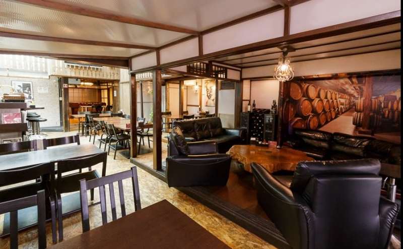 おしゃれなソファもあります。