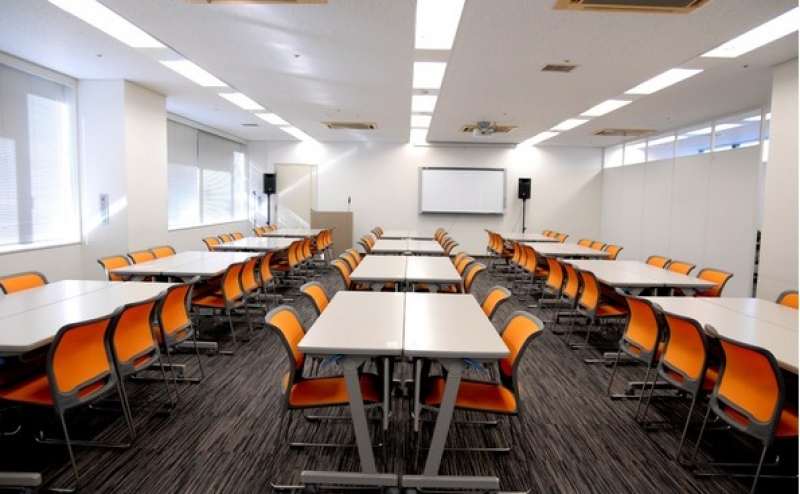 ポップカラーのオレンジが特に女性に人気です