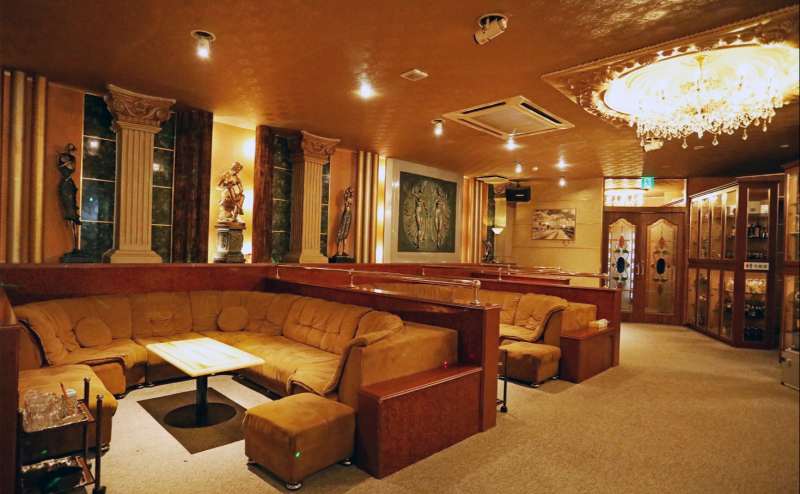 入口付近の座席