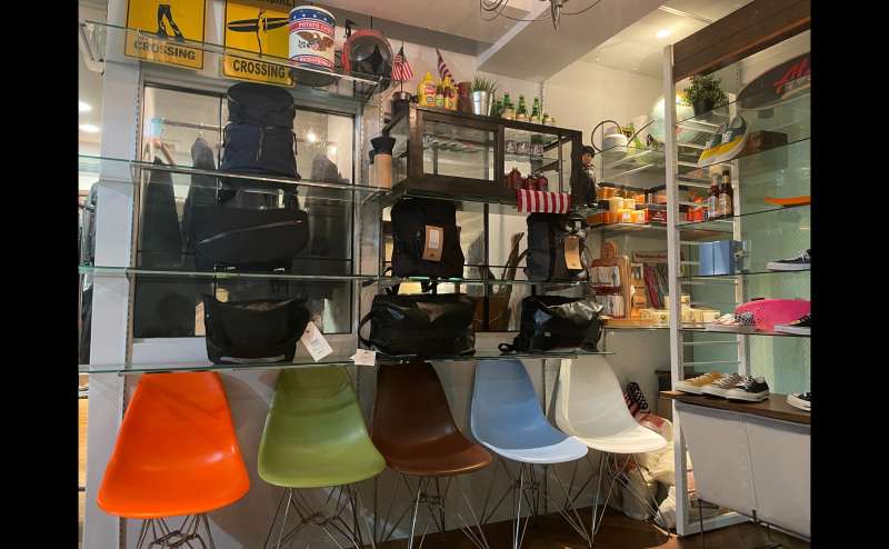 写真に写っている什器全て貸し出し可(写っている商品在庫はイメージです。）