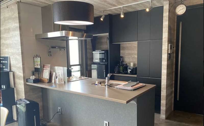 キッチンカウンターには人造大理石を使い高級感溢れる作りとなっております。