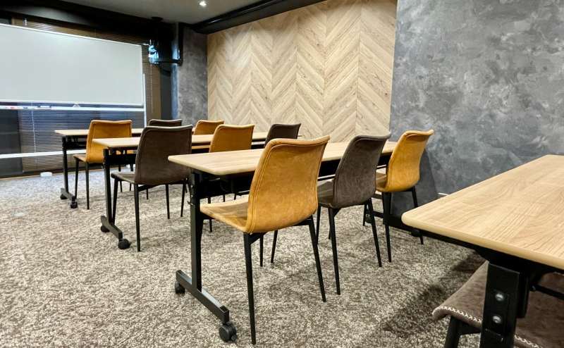 【机は全てキャスター付きなので、レイアウト変更も簡単にできます（レイアウト変更・原状復帰はお客様自身で行っていただきます）】 - TIME SHARING 田町赤羽橋 8Aの写真