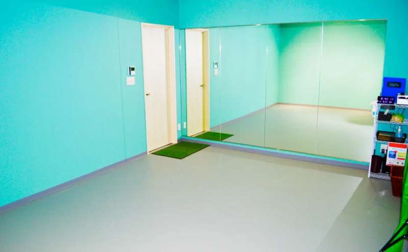 レンタルスペース 【S-Tube Studio】「踊ってみた／SNS映え撮影」少人数撮影特化型ダンススタジオ！ティファニーカラーを背景に様々多用途！駐車場完備（名古屋市中村区）