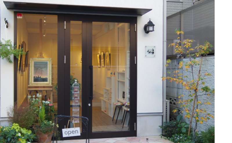 【表参道駅徒歩５分】駅近で便利なサロン 仕事の前後  隙間時間のレッスンや打ち合わせに  飲食 楽器OK♬最大収容11名 ゆったりくつろげるおしゃれなギャラリースペース / 神宮前ギャラリー