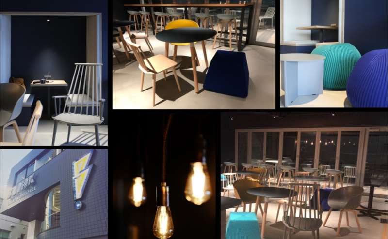 入り口のカフェラウンジ