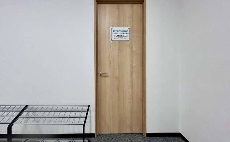 【7Cは共用部左側の扉になります】- TIME SHARING 京橋 SC新京橋ビル 7Cの写真