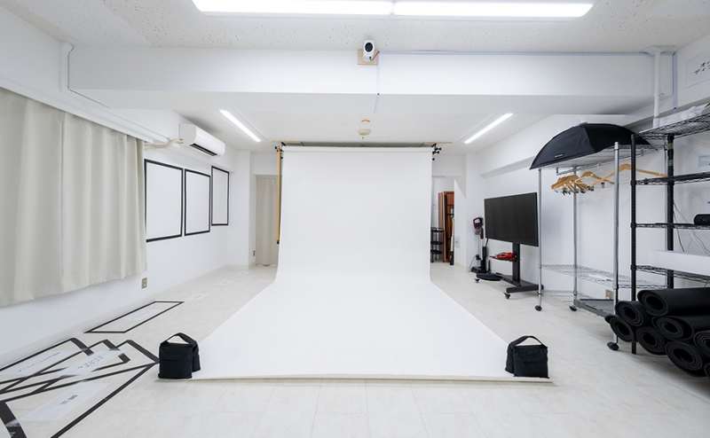 全９色のペーパーは無料使用OK！白黒グレーなどのメインの背景紙は8mの引きで撮影可能