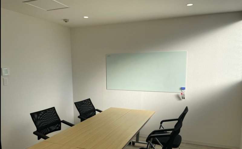 【JR明石駅から南へ徒歩３分！】完全個室WiFi完備の駅近会議室 最大収容10名 無料設備充実 テレワークに/明石の貸会議室 AreaDrive