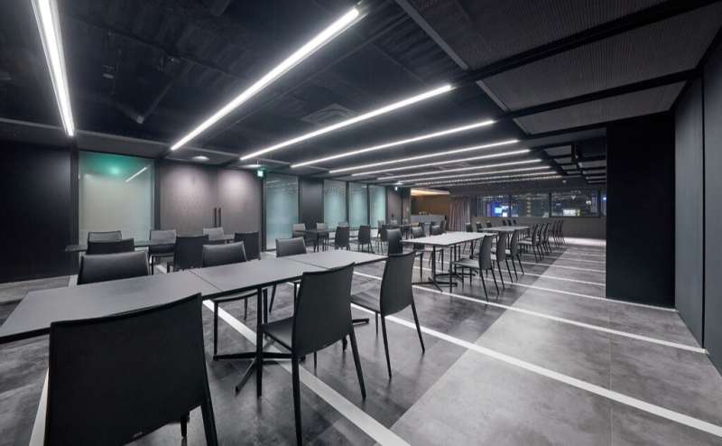 【島型レイアウト】- グレイドパーク 新橋駅前8F（銀座口）の写真