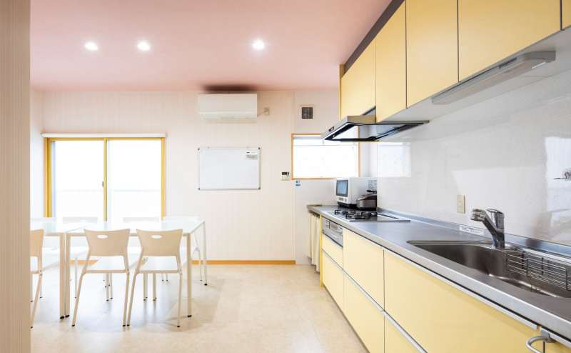 なんといっても駅チカ！　料理教室・手作りパーティー・お茶会等、用途の広いキッチンルーム