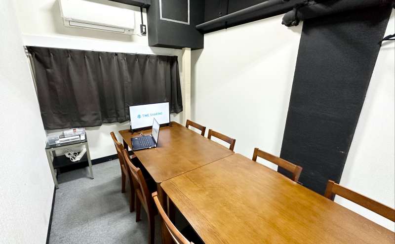 【窓にはカーテンを設置しているので、お好みに合わせて明るさを調整いただけます】 - TIME SHARING 赤羽 IMBオフィス511の写真