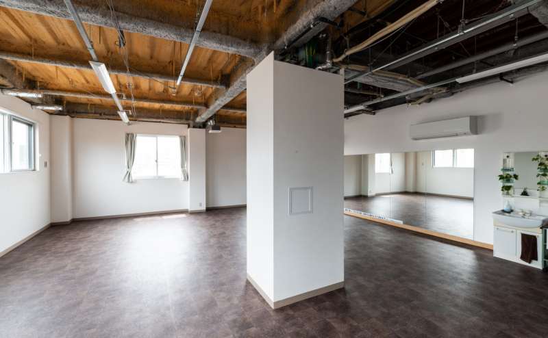 壁面鏡の広々スペース