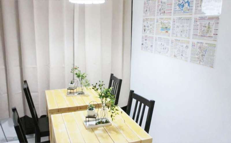 レンタルスペースのテーブルと椅子です。