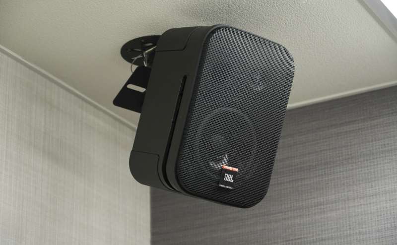 天吊りスピーカー - TIME SHARING 新宿5Bの写真